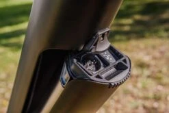 Fazua Ride 50 - Locker PX - Mécanisme De Verrouillage Pour Drivepack (ensemble Batterie/moteur) -Vélo Composant Magasin fazua locker px systeme verrouillage drivepack detail 2 3840x2160